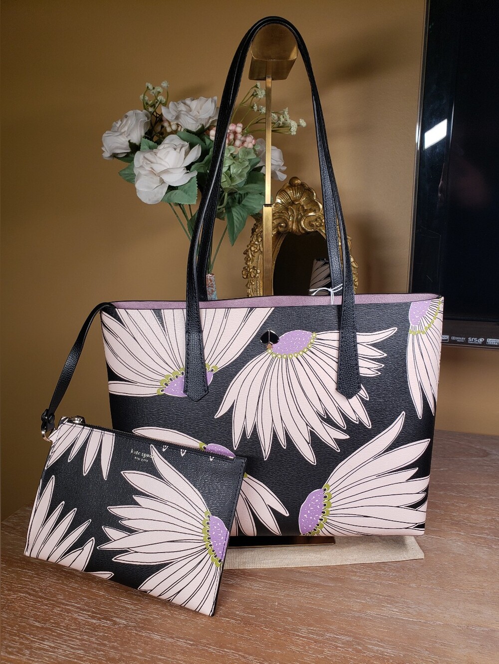Kate Spade Daisy Toss Tote & Matching Wristlet Set NWOT! (Retail $299) - Picture 3 of 10